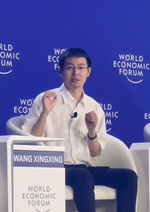 Wang Xingxing speaking at the World Economic Forum